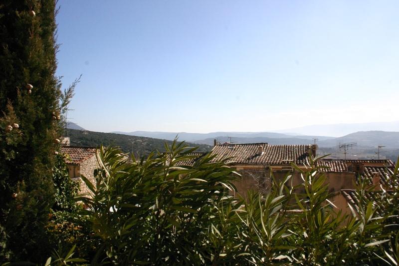 Village house in the heart of a perched village in the Luberon valley